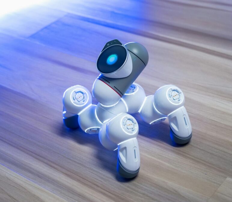 Listwy przypodłogowe 3w1: oświetlenie, czujniki i baza dla robota – nieoczywisty upgrade mieszkania