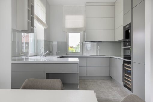 Spiżarnia w mieszkaniu: projekt, systemy cargo i wentylacja krok po kroku