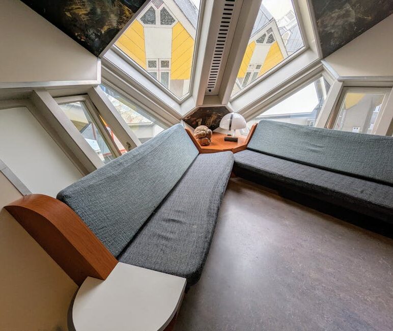 Podłogi winylowe LVT i SPC: wybór, montaż, podkład i koszty w polskim mieszkaniu