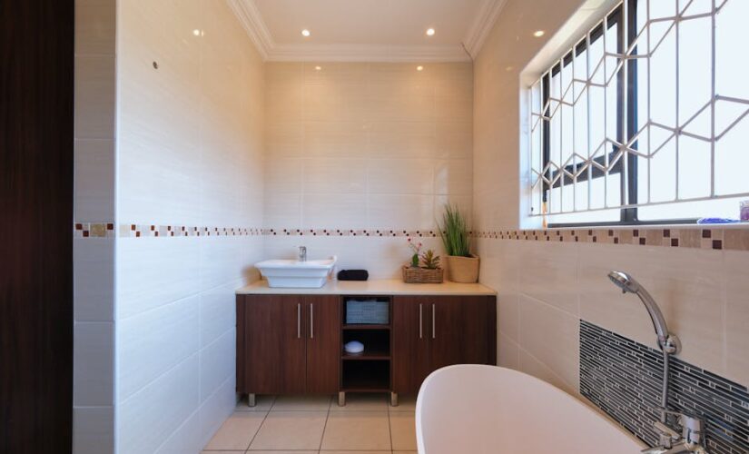 Wentylator łazienkowy w bloku: dobór, montaż, wyciszenie i koszty w Polsce