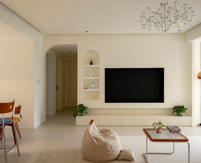 Lamele ścienne i sufitowe w mieszkaniu: wybór, montaż, akustyka i realne koszty w Polsce