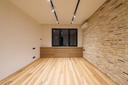 Klimatyzacja split w mieszkaniu w bloku: dobór mocy, formalności, montaż i koszty w Polsce